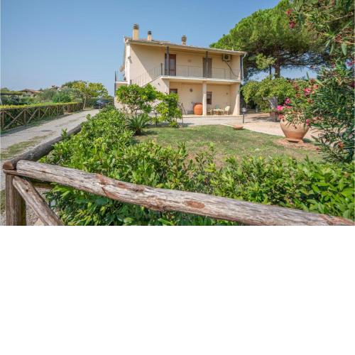 Amazing apartment in Capalbio Scalo w/ 3 Bedrooms
