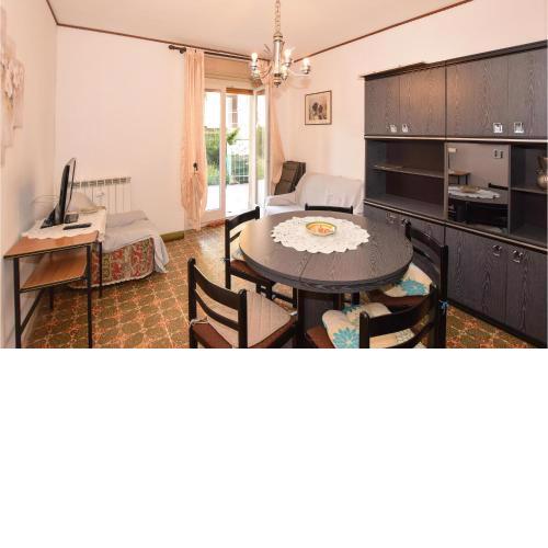 Amazing apartment in Chatillon with WiFi and 2 Bedrooms