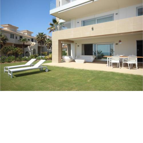 Amazing Apartment In Estepona With 3 Bedrooms, Outdoor Swimming Pool And Swimming Pool