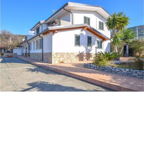 Amazing apartment in Falerna with 4 Bedrooms and WiFi