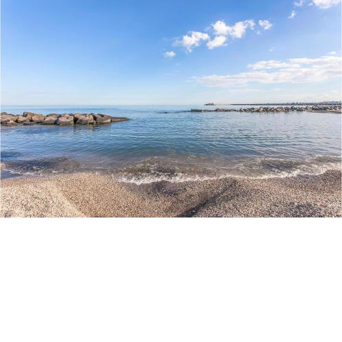 Amazing apartment in Fiumefreddo di Sicilia with 2 Bedrooms and WiFi