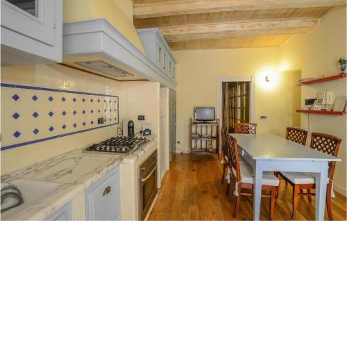 Amazing apartment in Fivizzano with WiFi and 2 Bedrooms