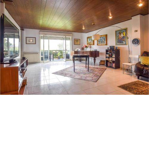 Amazing apartment in Giammoro with 4 Bedrooms