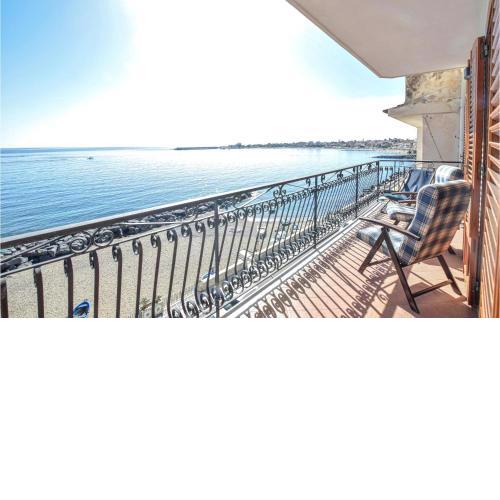 Amazing apartment in Giardini Naxos with 3 Bedrooms and WiFi