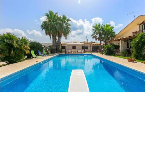 Amazing apartment in Kaukana with Outdoor swimming pool, WiFi and 2 Bedrooms