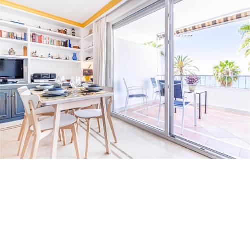 Amazing apartment in La Herradura-Almuecar with 3 Bedrooms and WiFi
