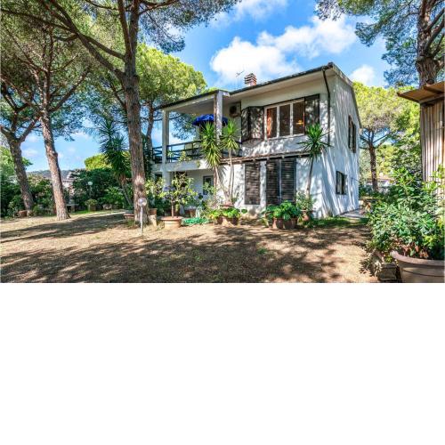 Amazing apartment in Lacona - Capoliveri with 2 Bedrooms and WiFi