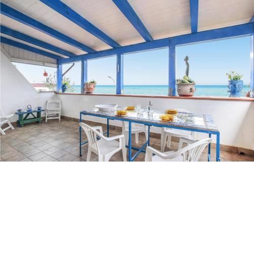 Amazing apartment in Marina di Caronia with 1 Bedrooms and WiFi