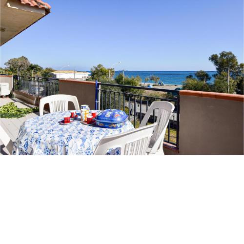 Amazing apartment in Mascali with WiFi and 2 Bedrooms