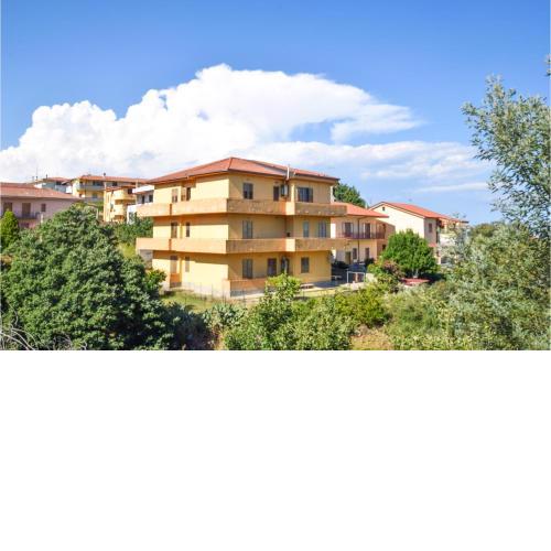 Amazing apartment in Montauro with 4 Bedrooms