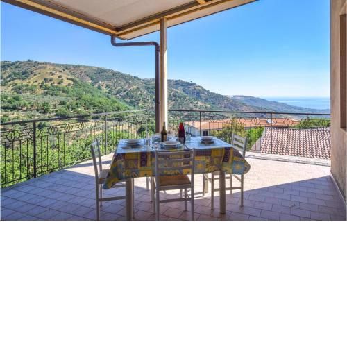 Amazing Apartment In Montepaone With 4 Bedrooms 2