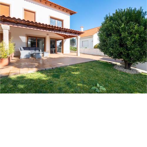 Amazing apartment in O Rosal with WiFi and 2 Bedrooms