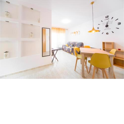 Amazing apartment in Oropesa del Mar with Outdoor swimming pool, WiFi and 2 Bedrooms