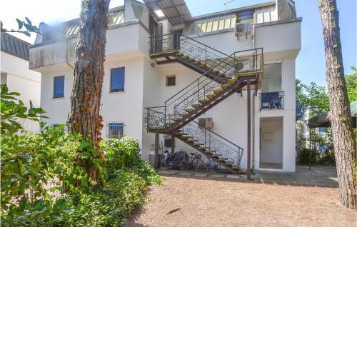 Amazing apartment in Rosolina Mare with 2 Bedrooms and WiFi