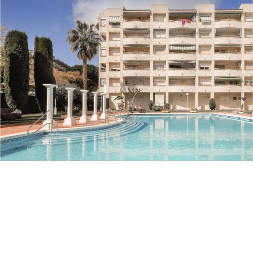 Amazing apartment in Salou with Outdoor swimming pool, WiFi and 2 Bedrooms