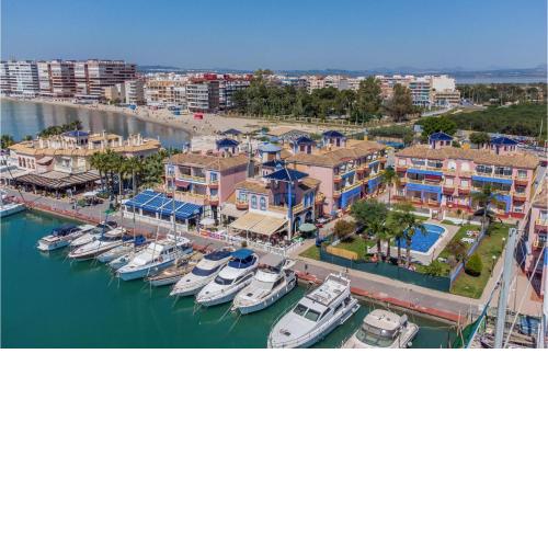 Amazing apartment in Torrevieja with Outdoor swimming pool, WiFi and 3 Bedrooms