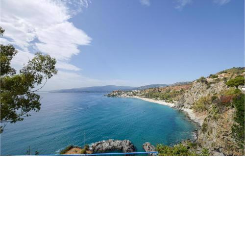 Amazing apartment in Zambrone with WiFi and 3 Bedrooms