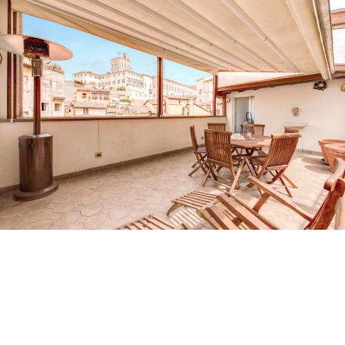 Amazing attic in with terrace in Fontana di Trevi