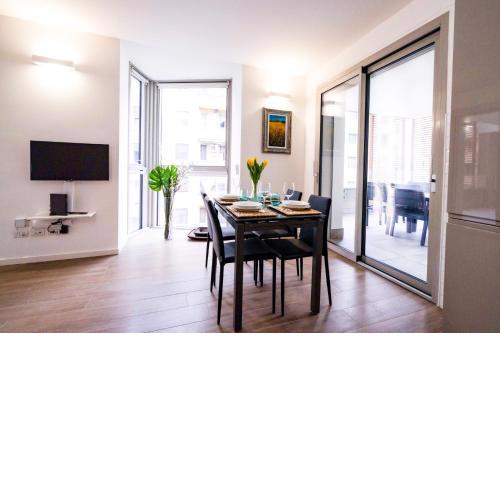 Amazing BRAND NEW 2 room upper scale with condo GYM close to metro