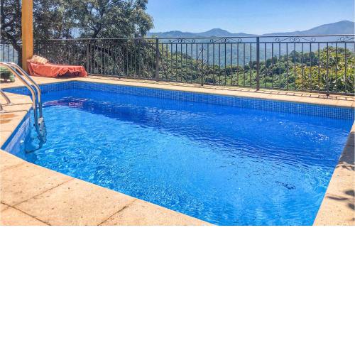 Amazing cottage in Algatocn with 5 Bedrooms and Outdoor swimming pool