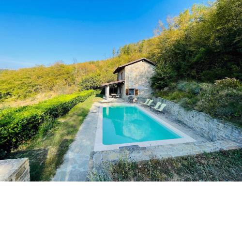 Amazing Cottage with private pool Langhe