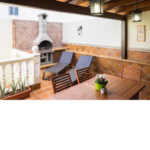 AMAZING DUPLEX 3 bedrooms GOOD WIFI with terrace & BBQ