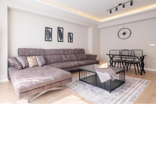 Amazing Flat near Metro with Balcony in Pendik