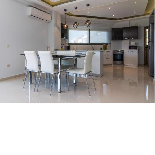 Amazing Holiday Apt with Ocean Views