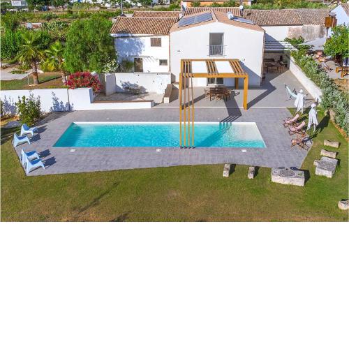 Amazing home in Alcamo with Outdoor swimming pool, WiFi and 3 Bedrooms