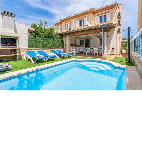 Amazing home in Alcdia with 4 Bedrooms, WiFi and Outdoor swimming pool