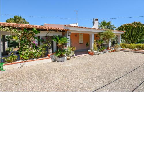 Amazing home in Avola with WiFi and 3 Bedrooms