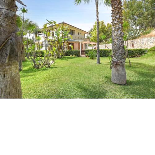 Amazing home in Balestrate with 8 Bedrooms, WiFi and Outdoor swimming pool