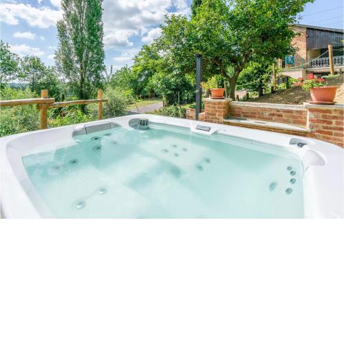 Amazing home in Belveglio with 4 Bedrooms and WiFi