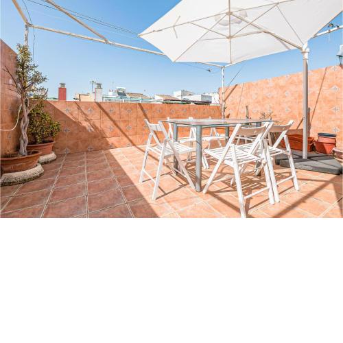 Amazing home in Cadiz with 4 Bedrooms