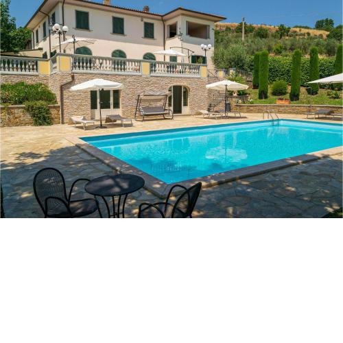 Amazing home in Castiglion Fiorentino with 4 Bedrooms, WiFi and Private swimming pool