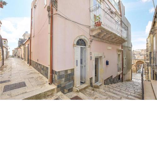 Amazing home in Chiaramonte Gulfi with 2 Bedrooms