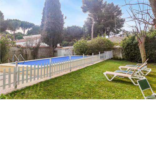 Amazing home in Chiclana de la Fronter with Outdoor swimming pool, WiFi and 4 Bedrooms