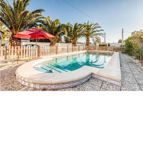 Amazing home in Chiclana de la Fronter with WiFi, 3 Bedrooms and Outdoor swimming pool