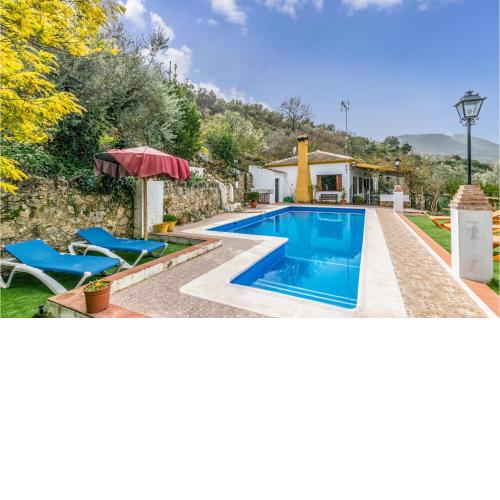 Amazing Home In Crdoba With 4 Bedrooms, Wifi And Outdoor Swimming Pool
