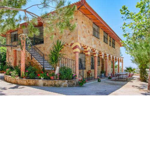 Amazing home in Doña Mencía with Outdoor swimming pool, WiFi and 7 Bedrooms