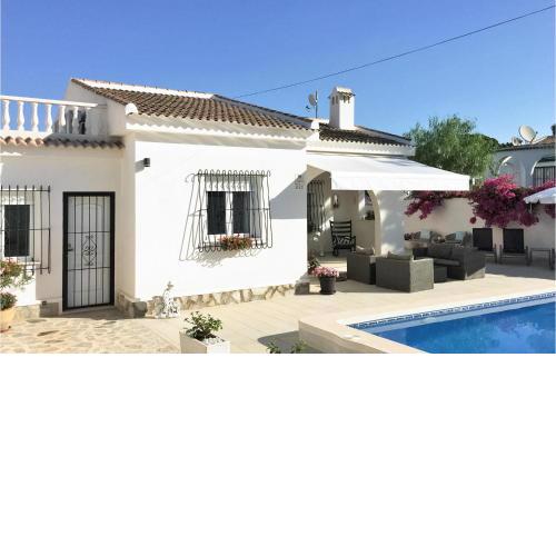 Amazing home in El Chaparral with WiFi, Swimming pool and 4 Bedrooms