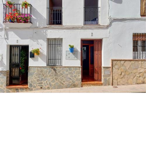 Amazing home in El Gastor with WiFi and 3 Bedrooms