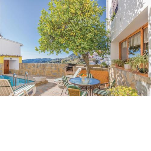 Amazing home in Gaucn with 3 Bedrooms, WiFi and Outdoor swimming pool