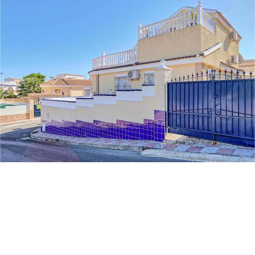 Amazing home in Gran Alacant with 3 Bedrooms, WiFi and Outdoor swimming pool