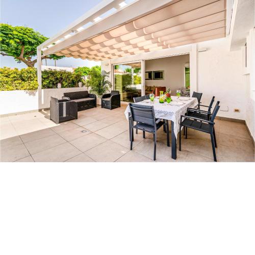 Amazing home in Gran Canaria with 3 Bedrooms, WiFi and Outdoor swimming pool