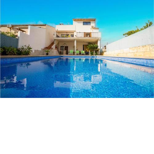Amazing Home In Llub With 4 Bedrooms, Outdoor Swimming Pool And Swimming Pool