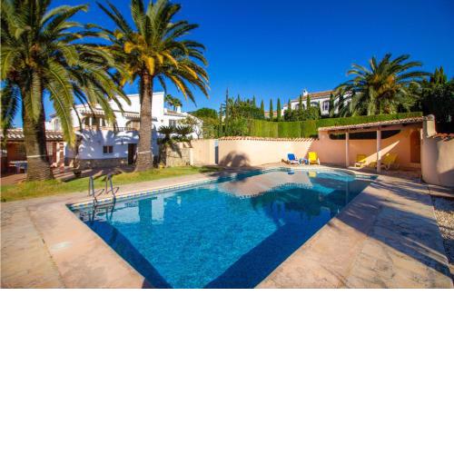 Amazing Home In Los Cerezos With Wifi, Private Swimming Pool And 2 Bedrooms