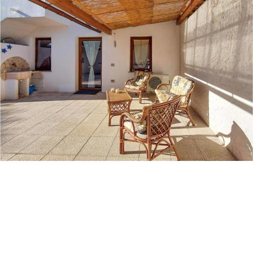 Amazing home in Mandriola with 2 Bedrooms