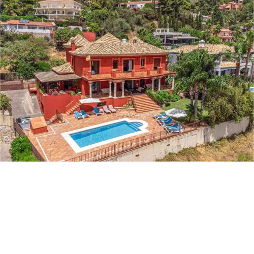 Amazing home in Marbella with 6 Bedrooms, WiFi and Swimming pool