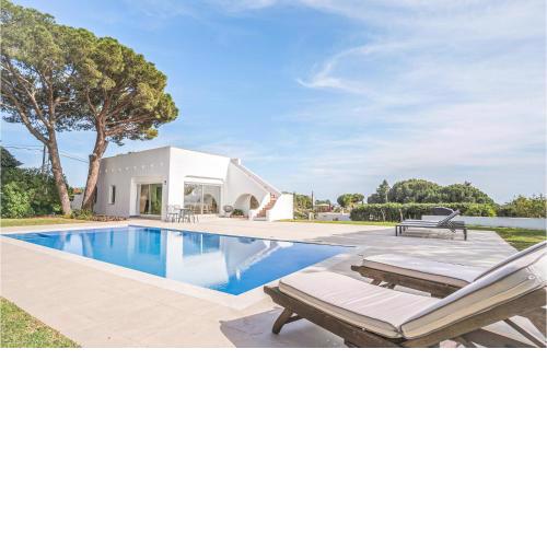 Amazing Home In Marbella With Outdoor Swimming Pool, Wifi And 2 Bedrooms